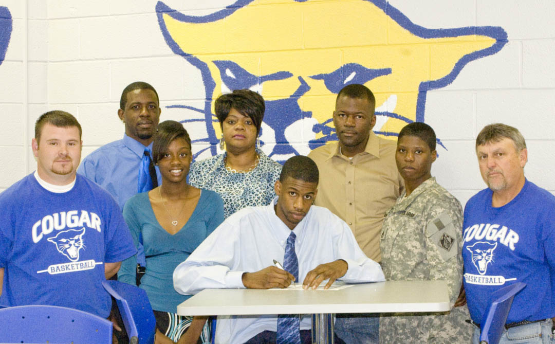 Western Harnett grad signs with CCCC basketball